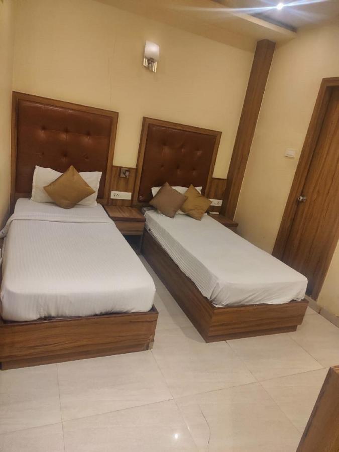 Aster Hotel Near Mumbai Airport Екстериор снимка