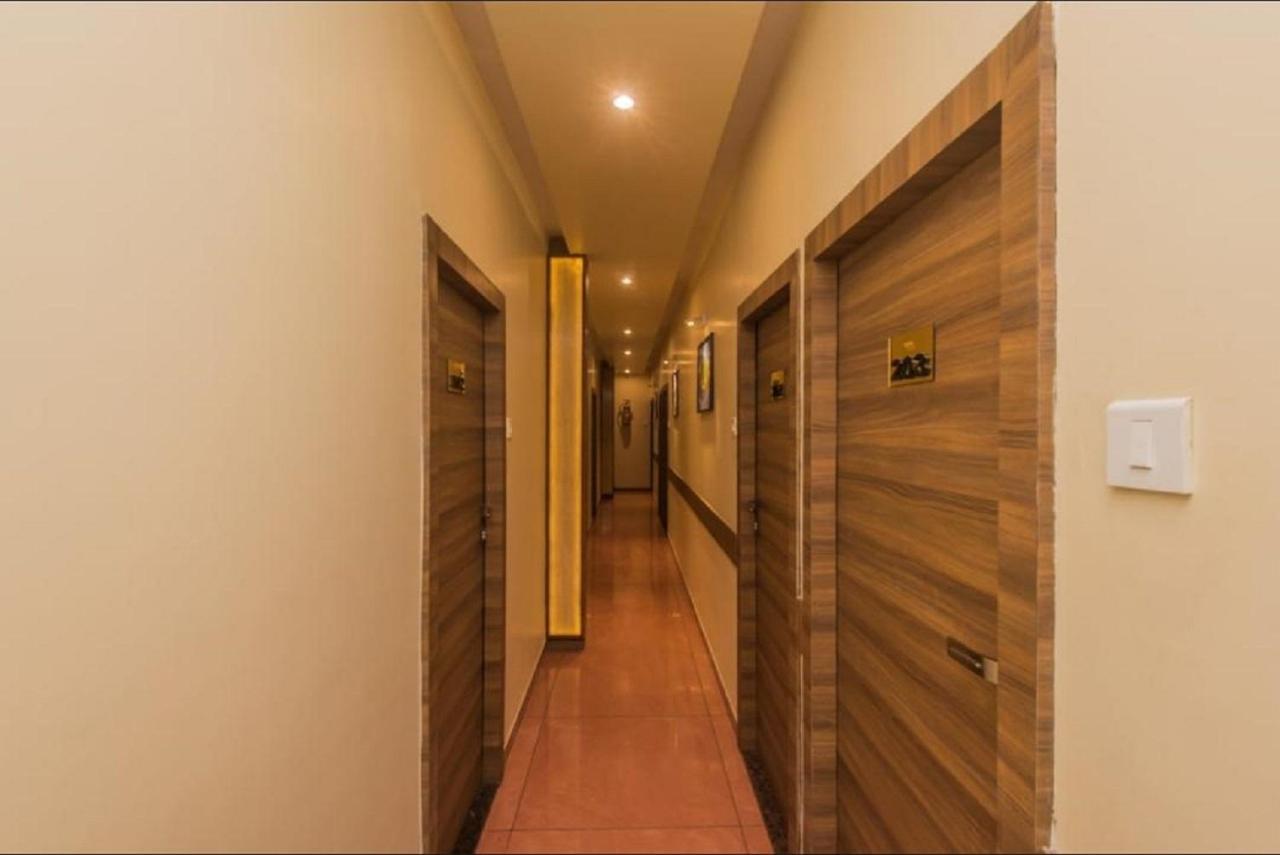 Aster Hotel Near Mumbai Airport Екстериор снимка