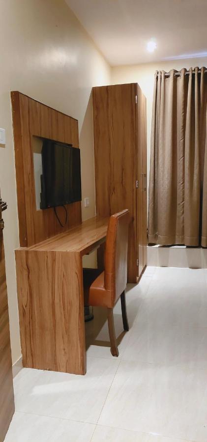 Aster Hotel Near Mumbai Airport Екстериор снимка