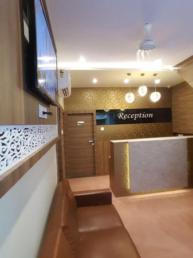 Aster Hotel Near Mumbai Airport Екстериор снимка