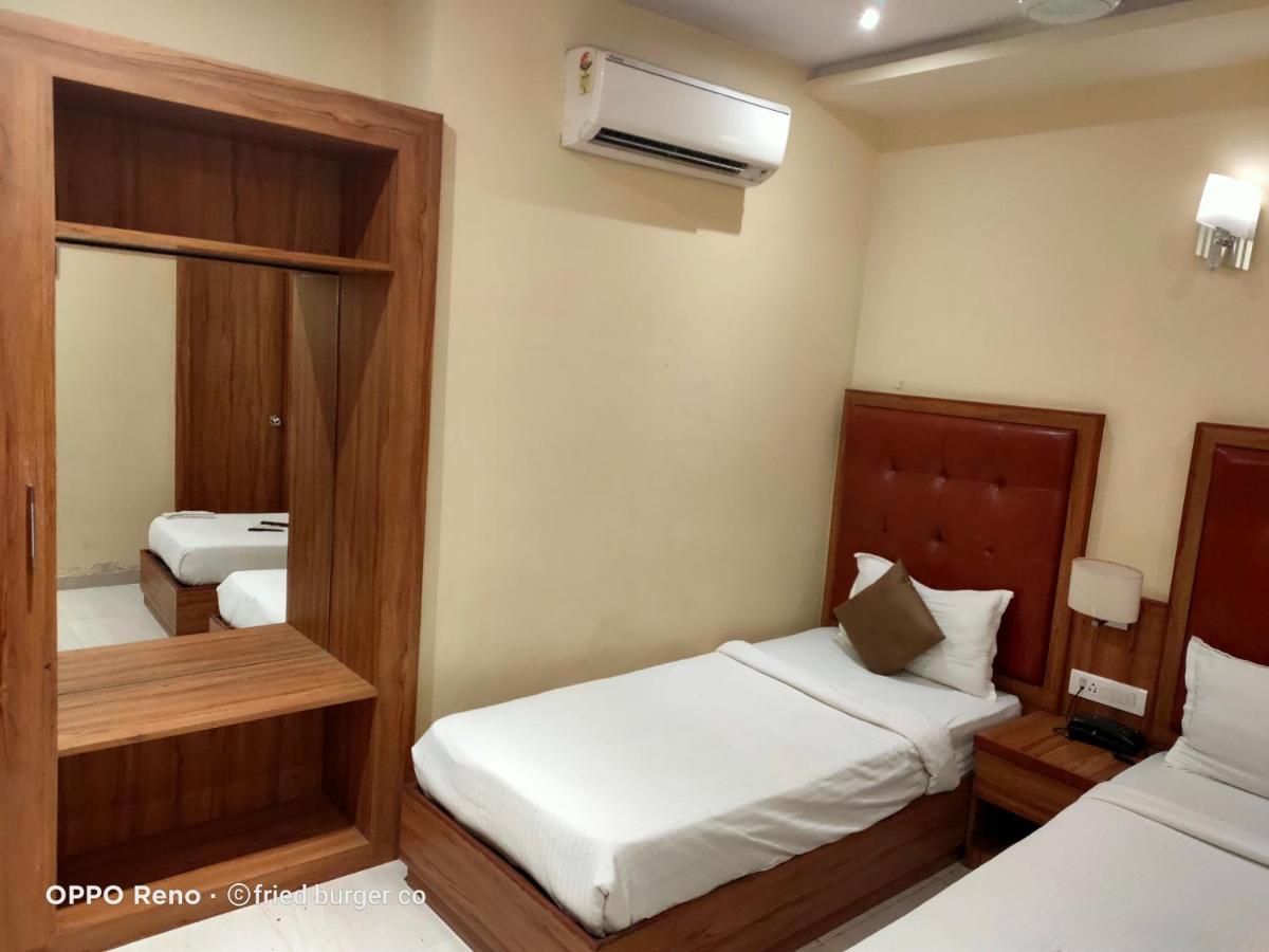 Aster Hotel Near Mumbai Airport Екстериор снимка